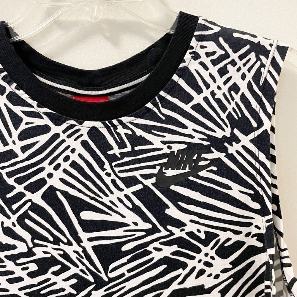 Nike Abstract Printed Muscle Tank Top - Size Small - Picture 2 of 7